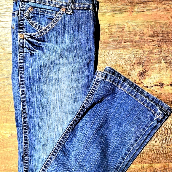 Gloria Vanderbilt Size 8P Medium Rise Boot cut jeans - Picture 2 of 6